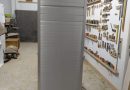 mueble escobero con persiana metalica